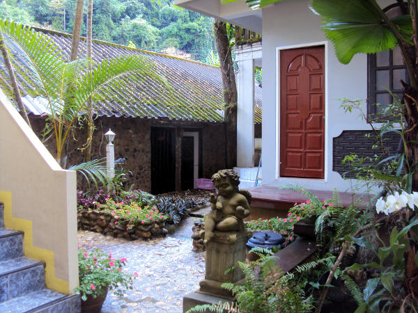 Courtyard - Thansila Hot Springs Resort - Ranong - Thailand