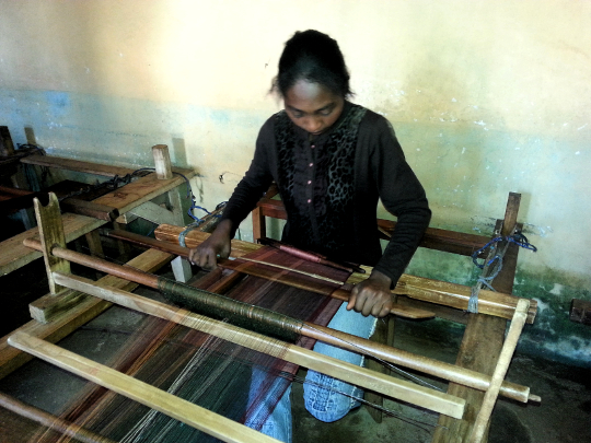 Weaving Silk - Talata - Madagascar