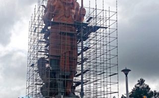 The Shiva statue at Grand Bassin was getting a touch up when I was there.